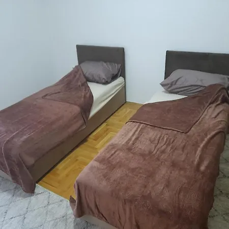 Silver For 4 To 5 People In The Center Of Apartment