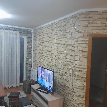 Silver For 4 To 5 People In The Center Of Apartment *